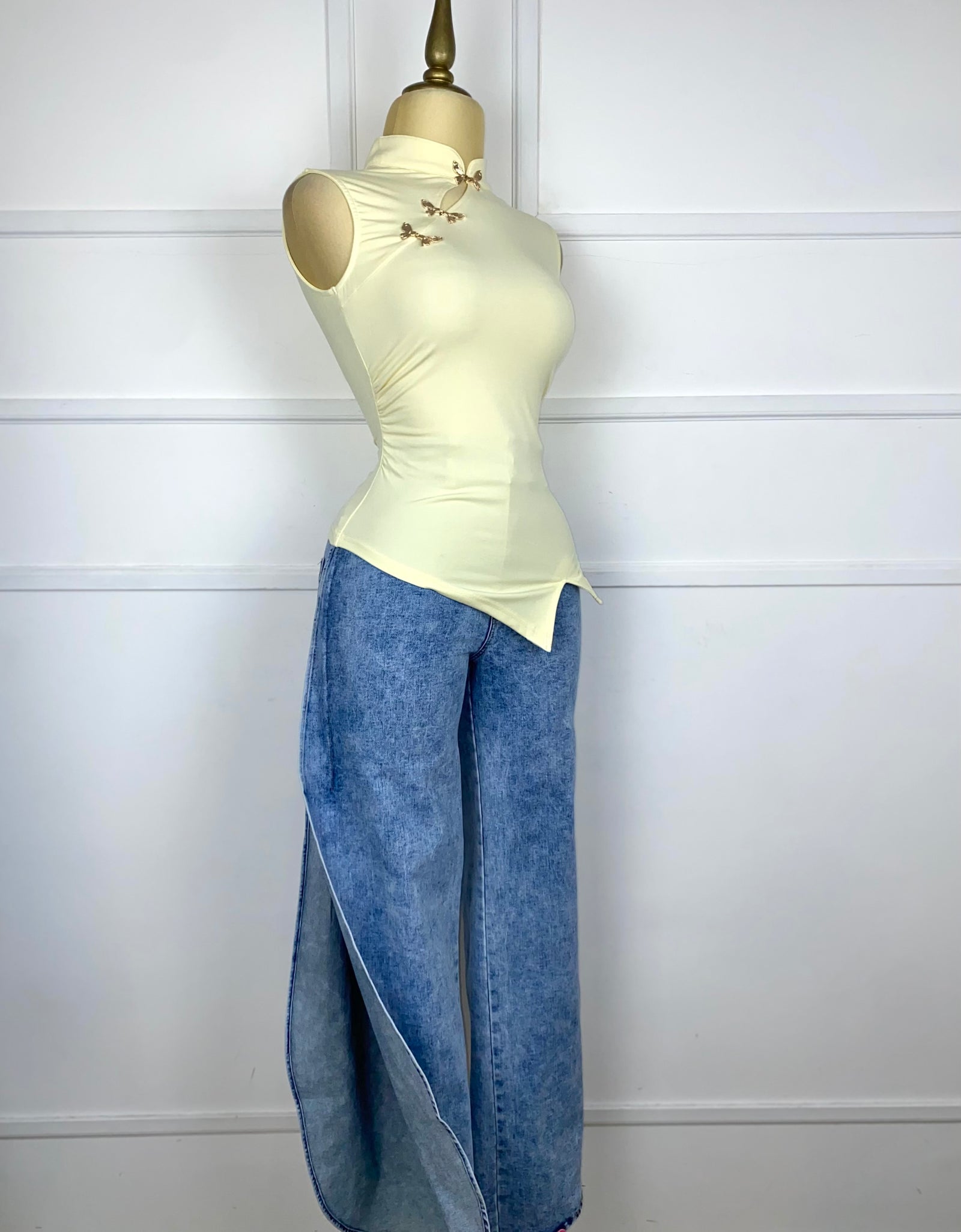 Pantalón mezclilla con aberturas