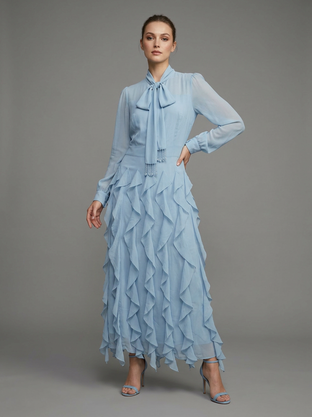 Vestido azul largo tipo gasa con olanes