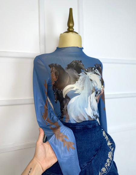 Blusa azul mesh de caballos