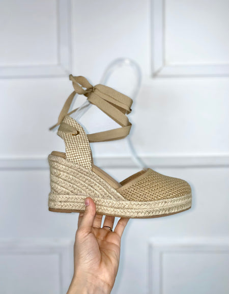 Alpargatas nude con cordones