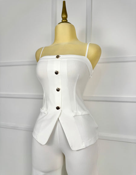 Set blanco con botones dorados