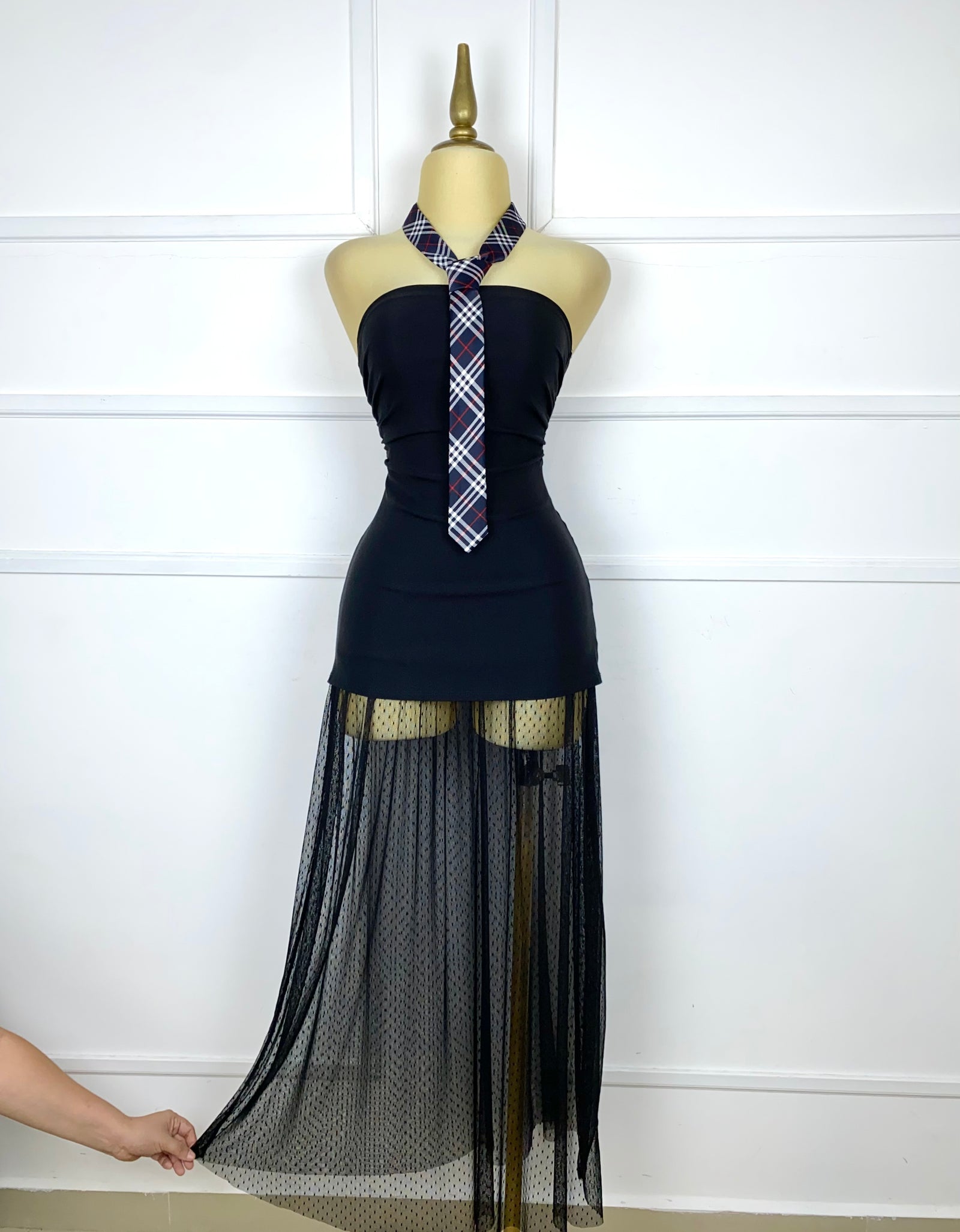 Vestido corto negro strapless