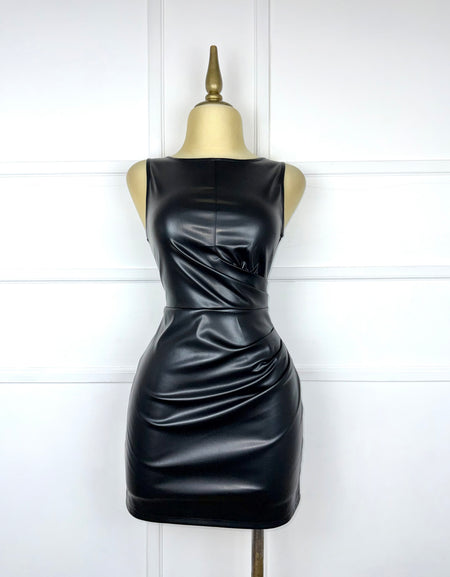 Vestido vinipiel con drapeado
