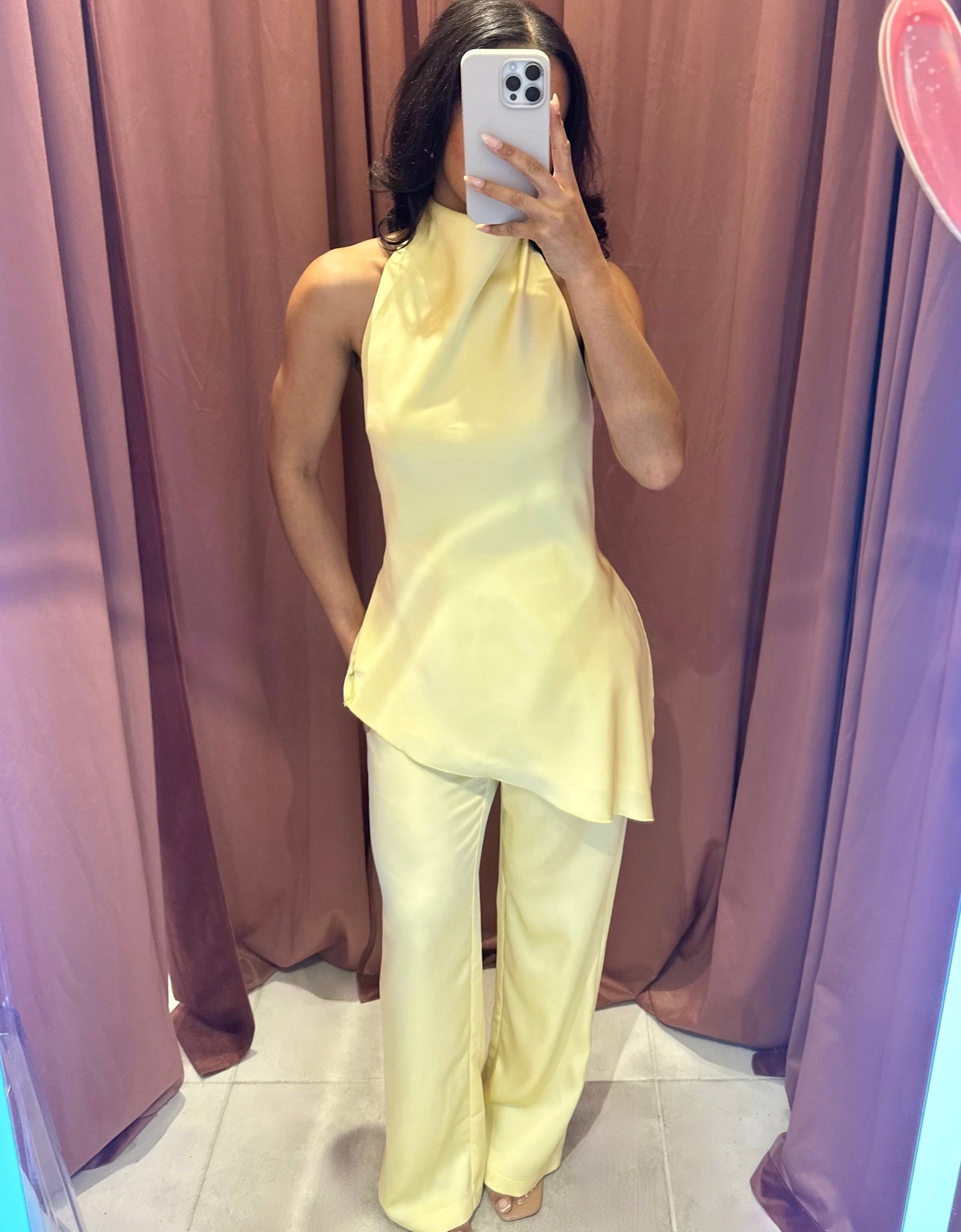 Set amarillo satín asimétrico
