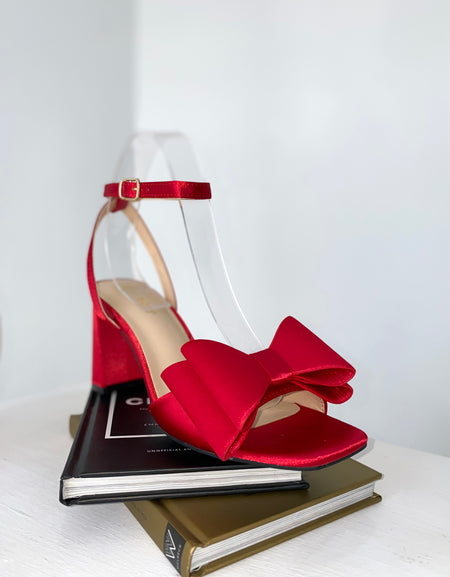Zapatillas rojas con moños