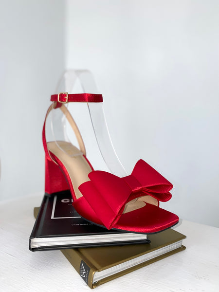 Zapatillas rojas con moños