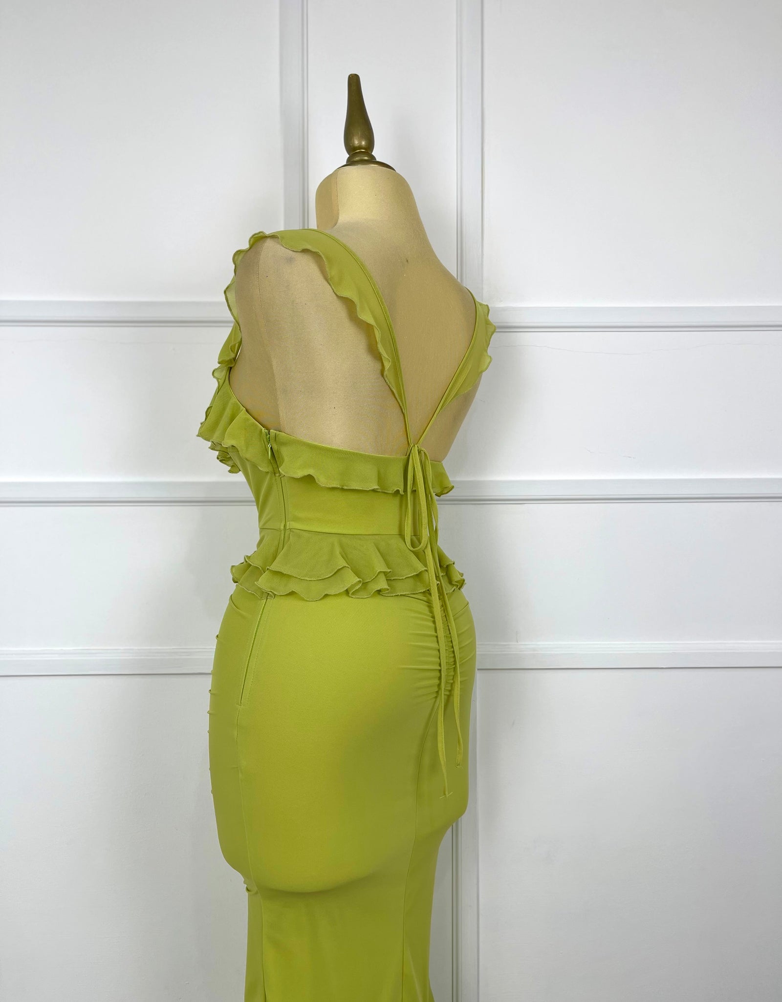 Vestido lima con drapeado y olanes