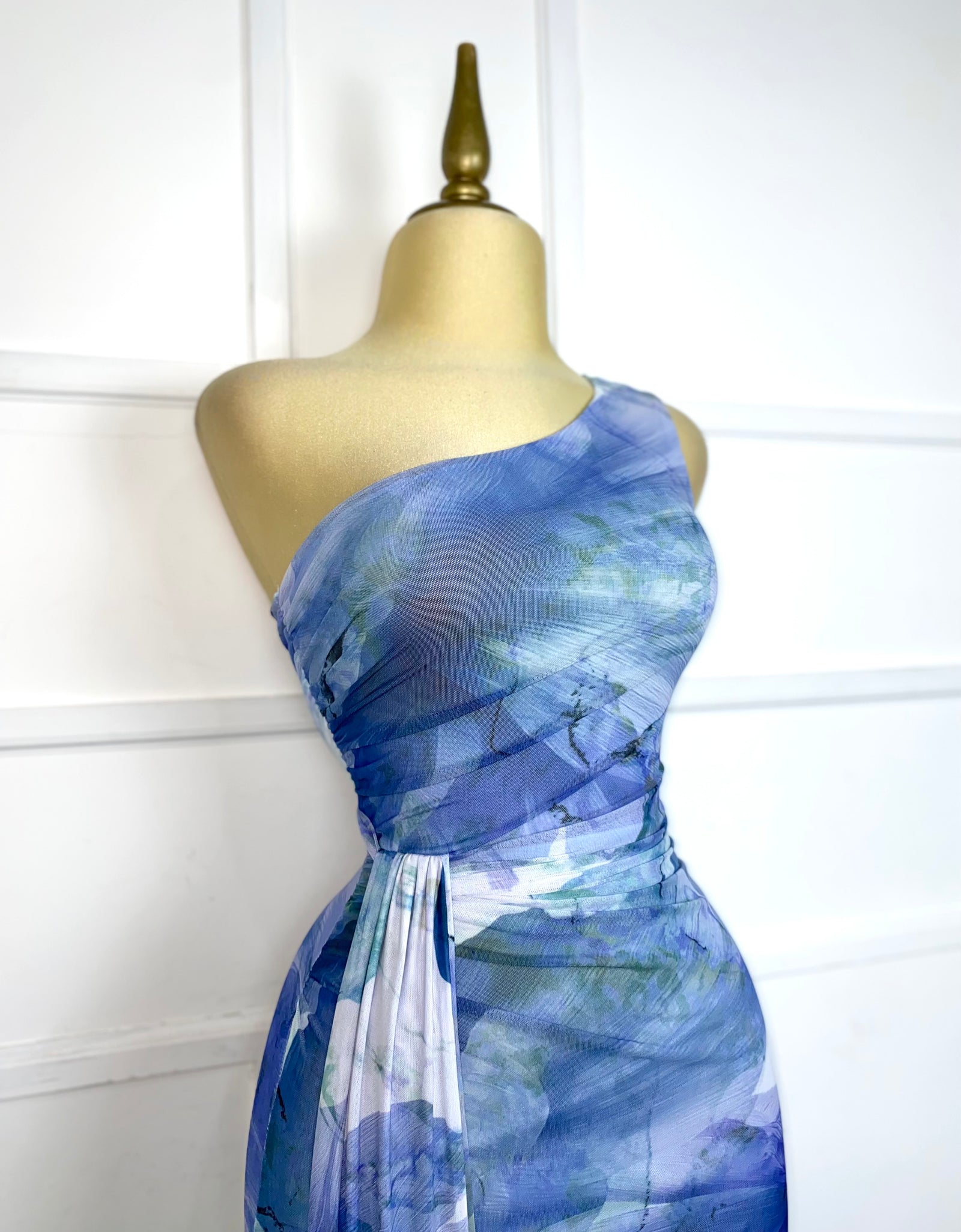 Vestido azul multi stretch con abertura lateral