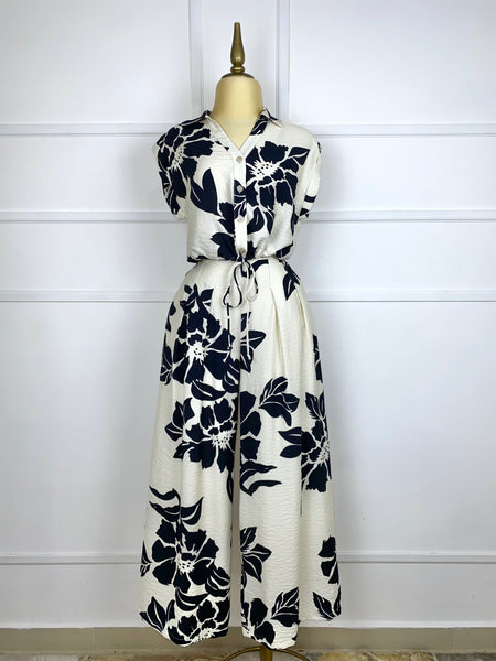 Set beige con flores negras