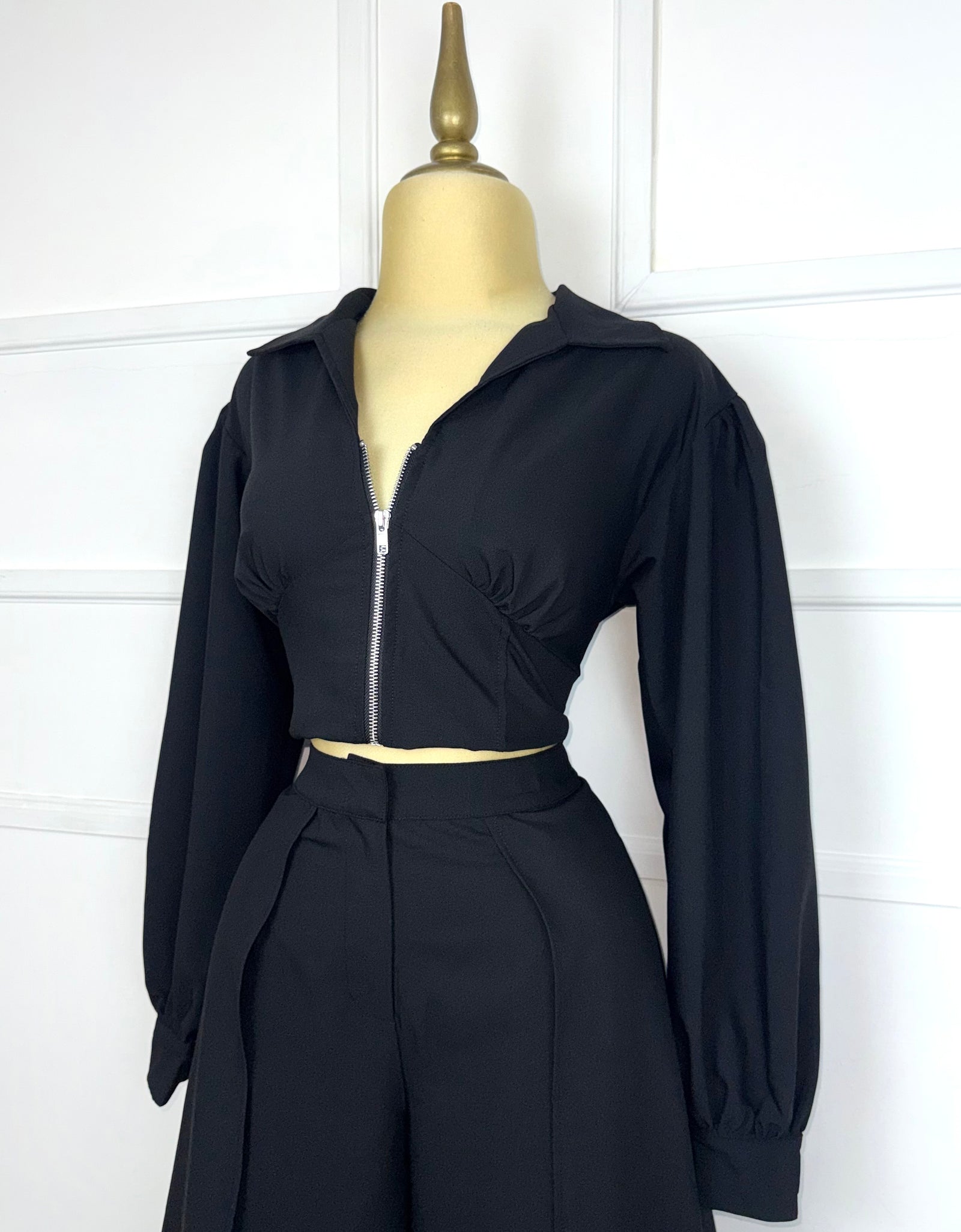 Set negro liso con cierre