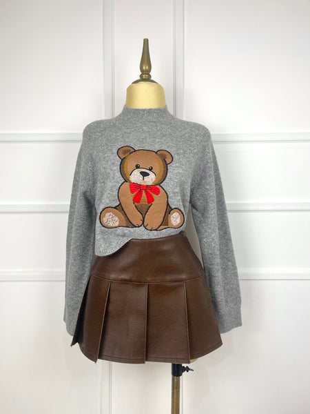Suéter gris con osito