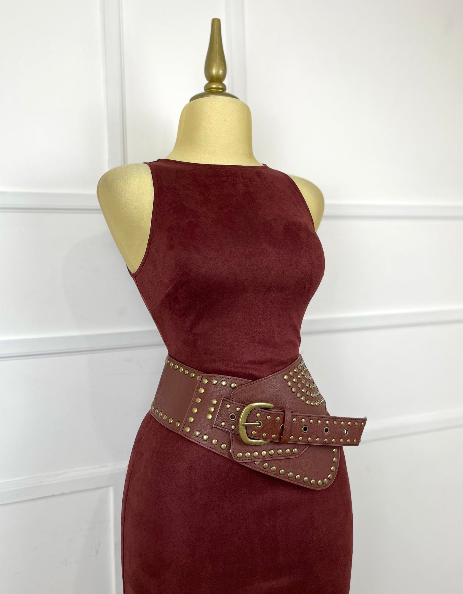 Vestido tinto gamuza con cinto