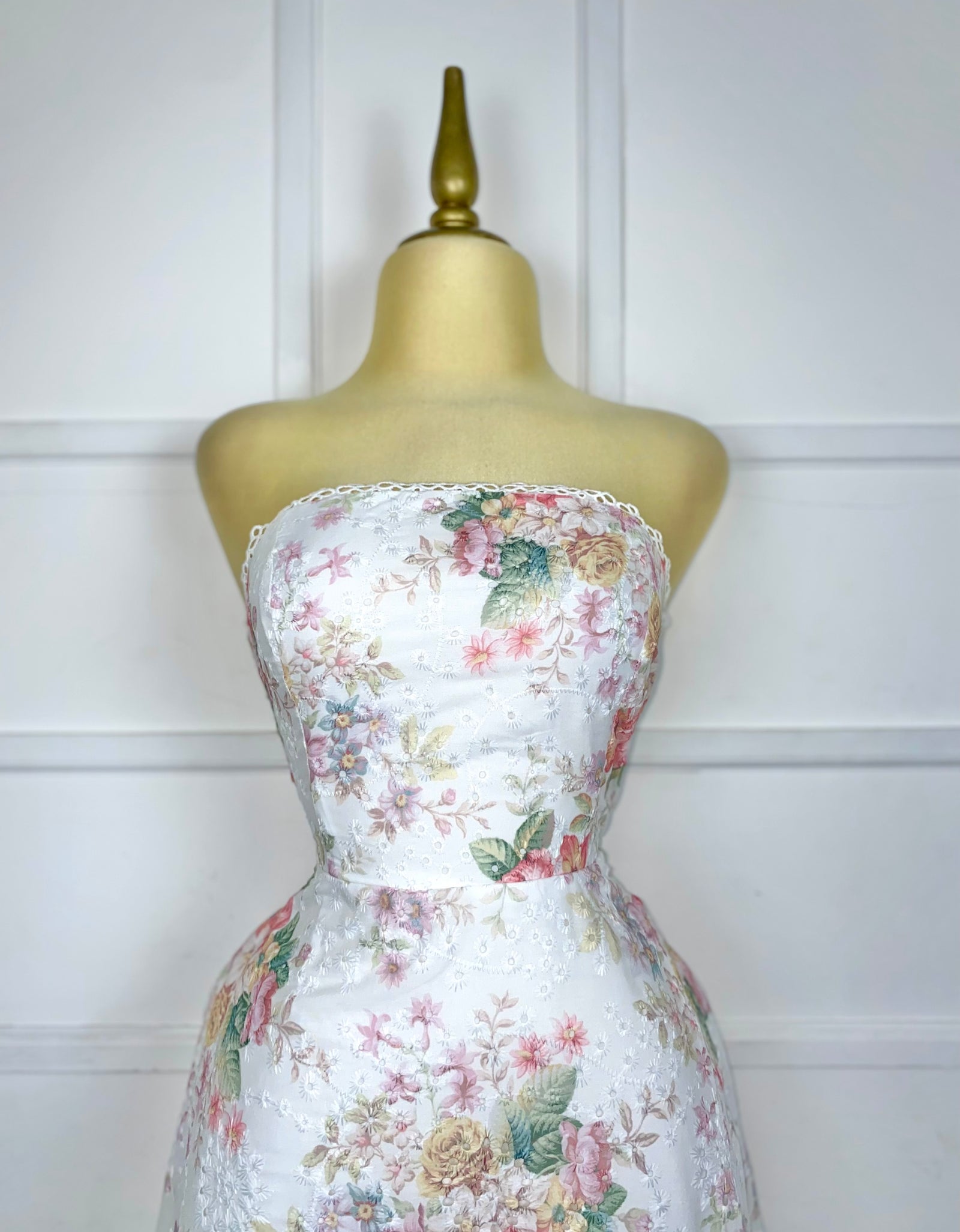 Vestido blanco guipur con flores
