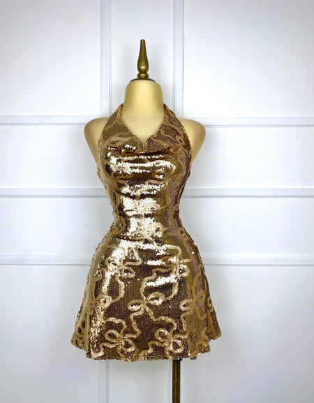 Vestido dorado con moñitos y lentejuelas