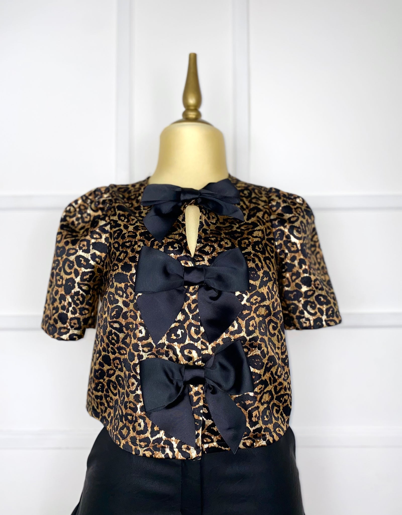 Blusa animal print con moñitos