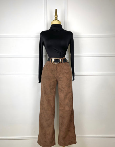 Pantalón café vinipiel