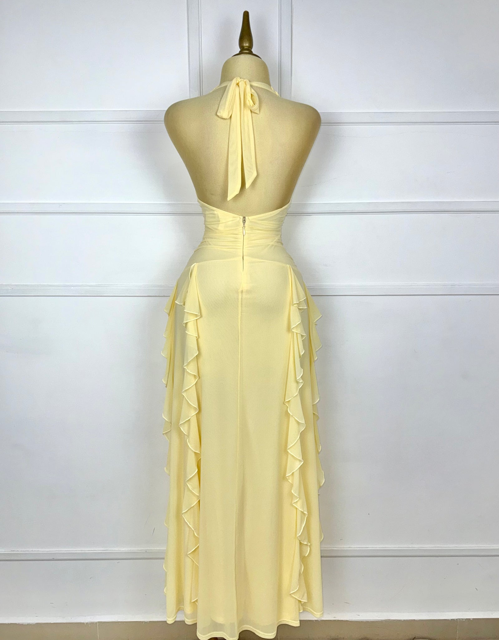Vestido largo amarillo con olanes