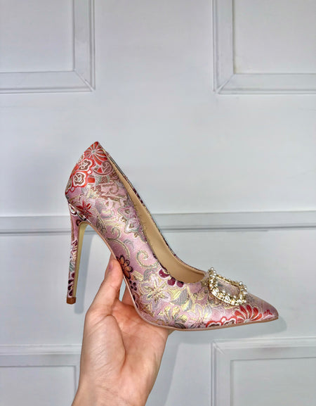 Zapatillas estampado con perlas y pedreria