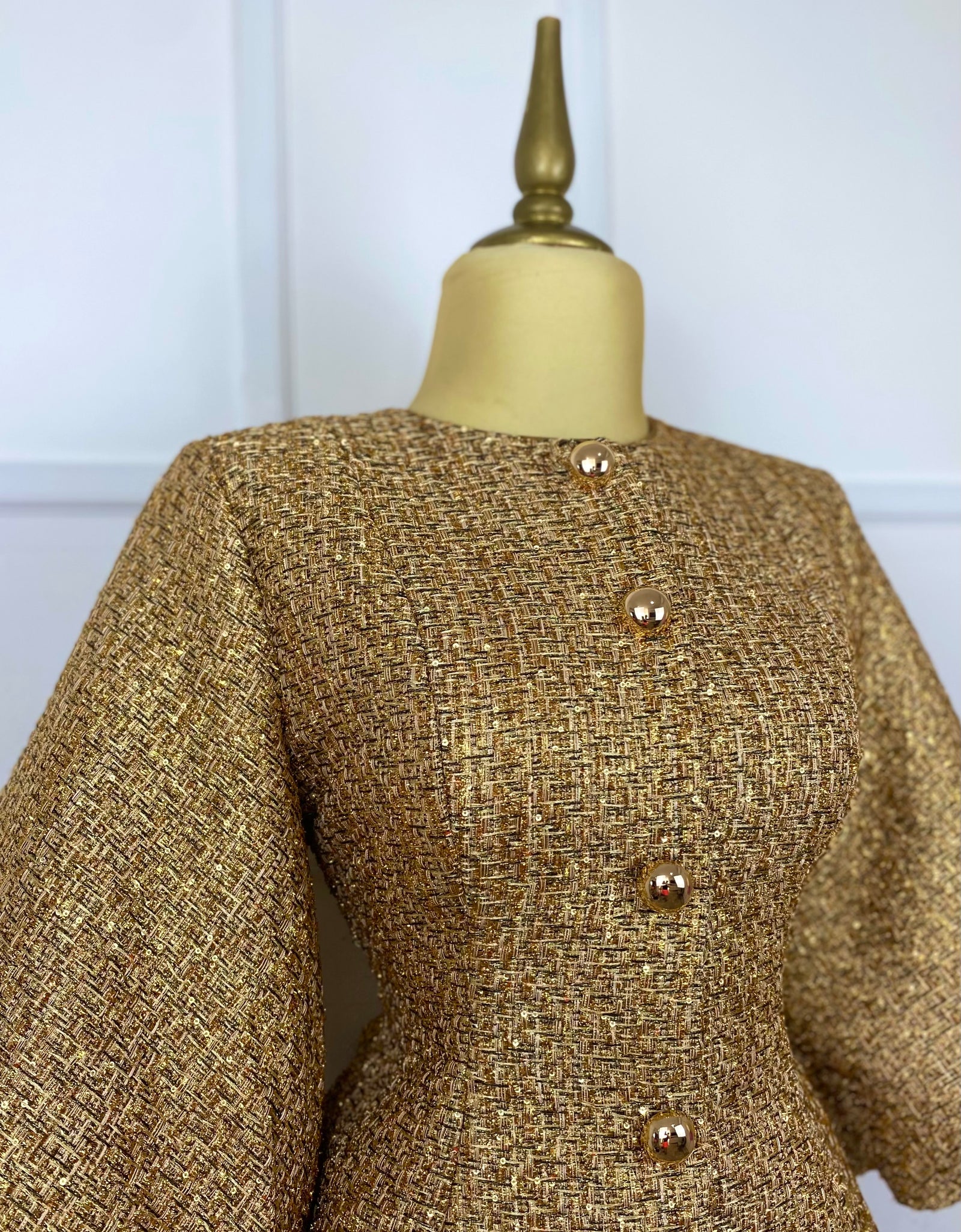 Blusa dorada tweed manga bombacha