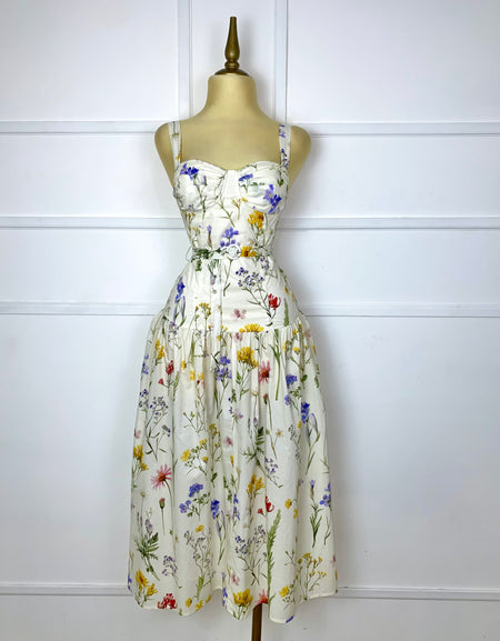 Vestido beige midi con flores y cinto