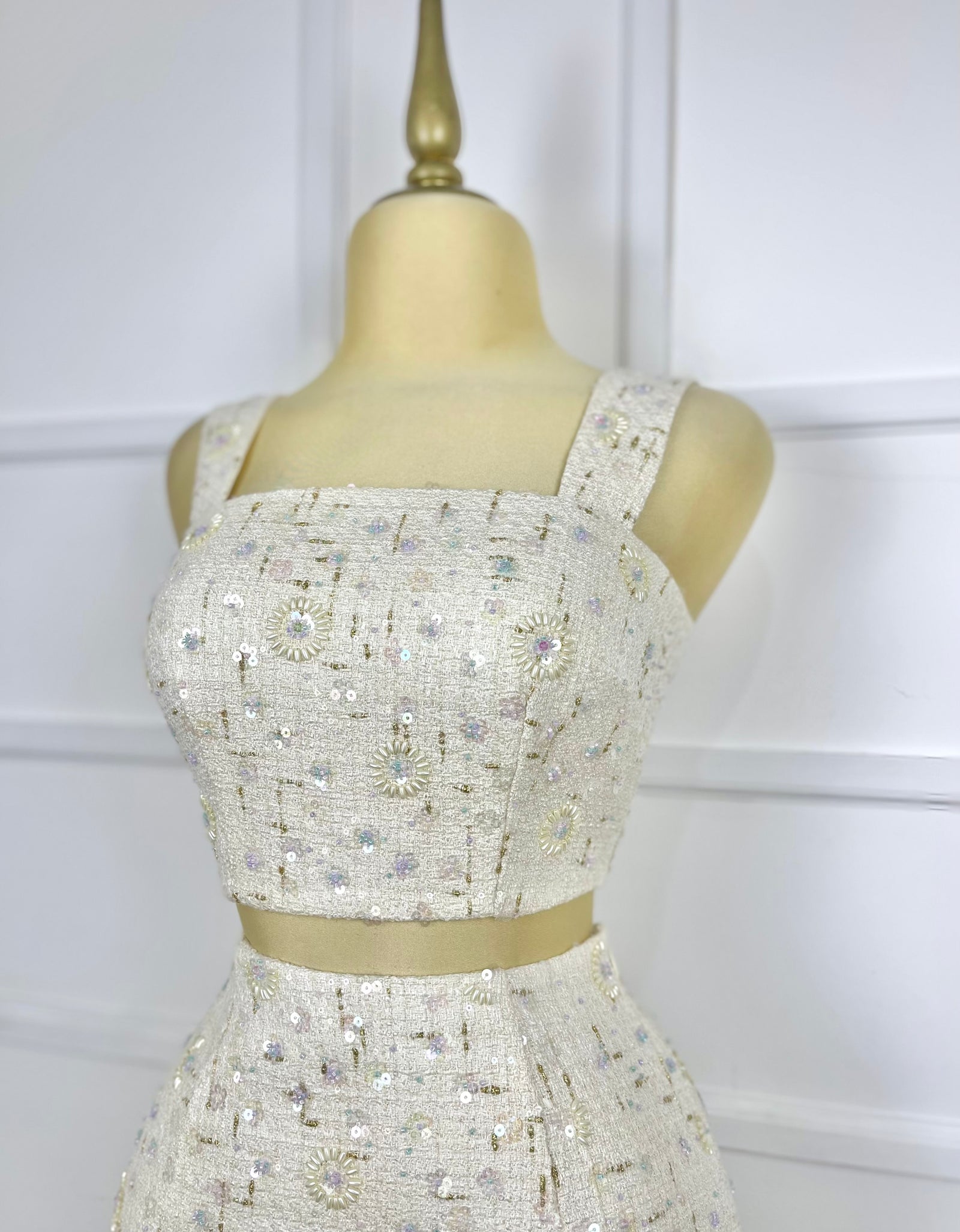 Set beige tweed con aplicaciones