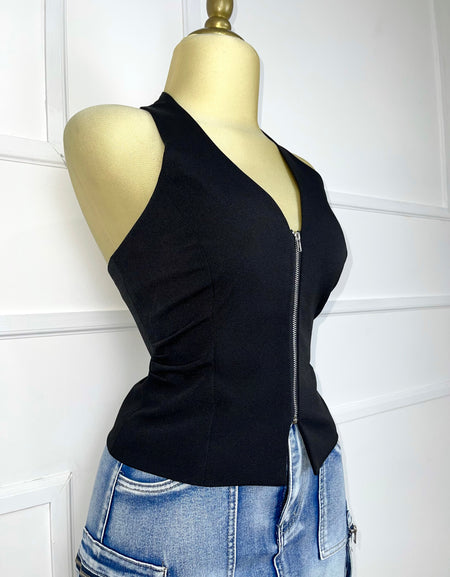 Blusa negra halter con cierre