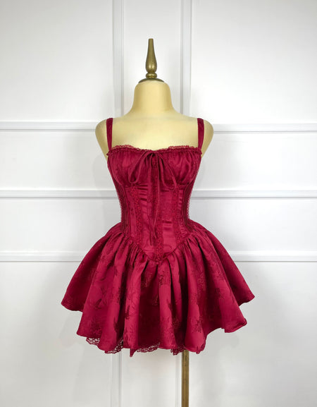 Vestido tinto tipo corset con cordones