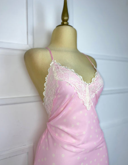 Vestido rosa con encaje y lunares