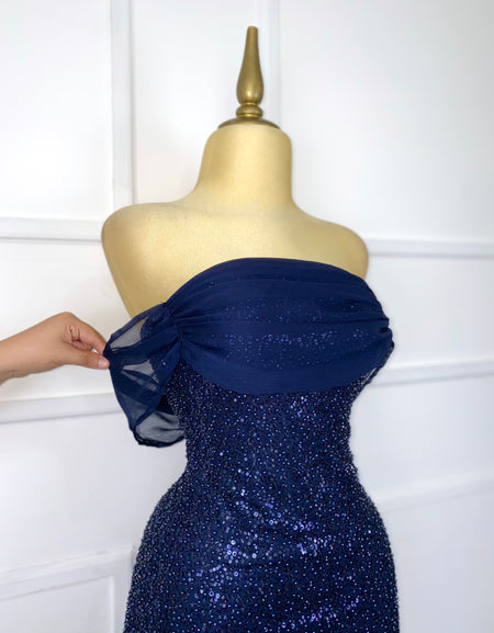 Vestido azul strapless con chaquira