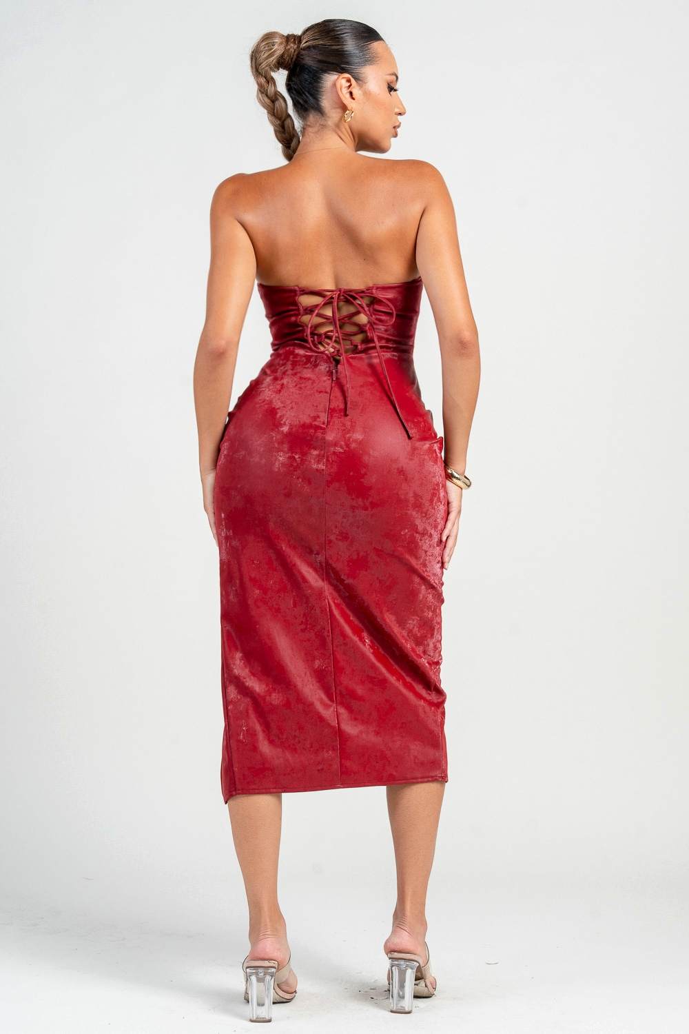 Vestido tinto strapless vinipiel