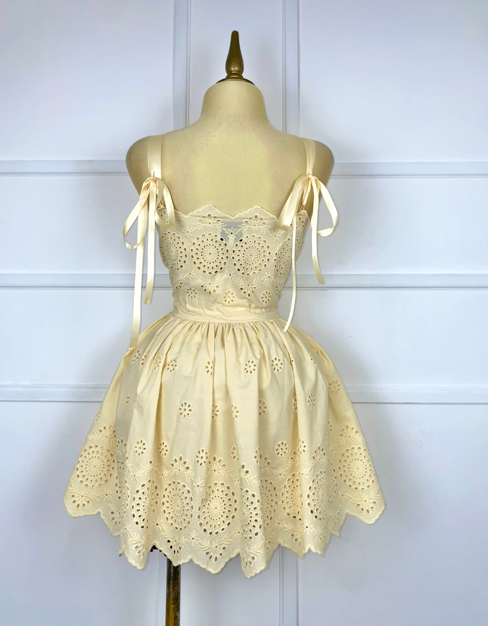 Vestido amarillo guipur con listones