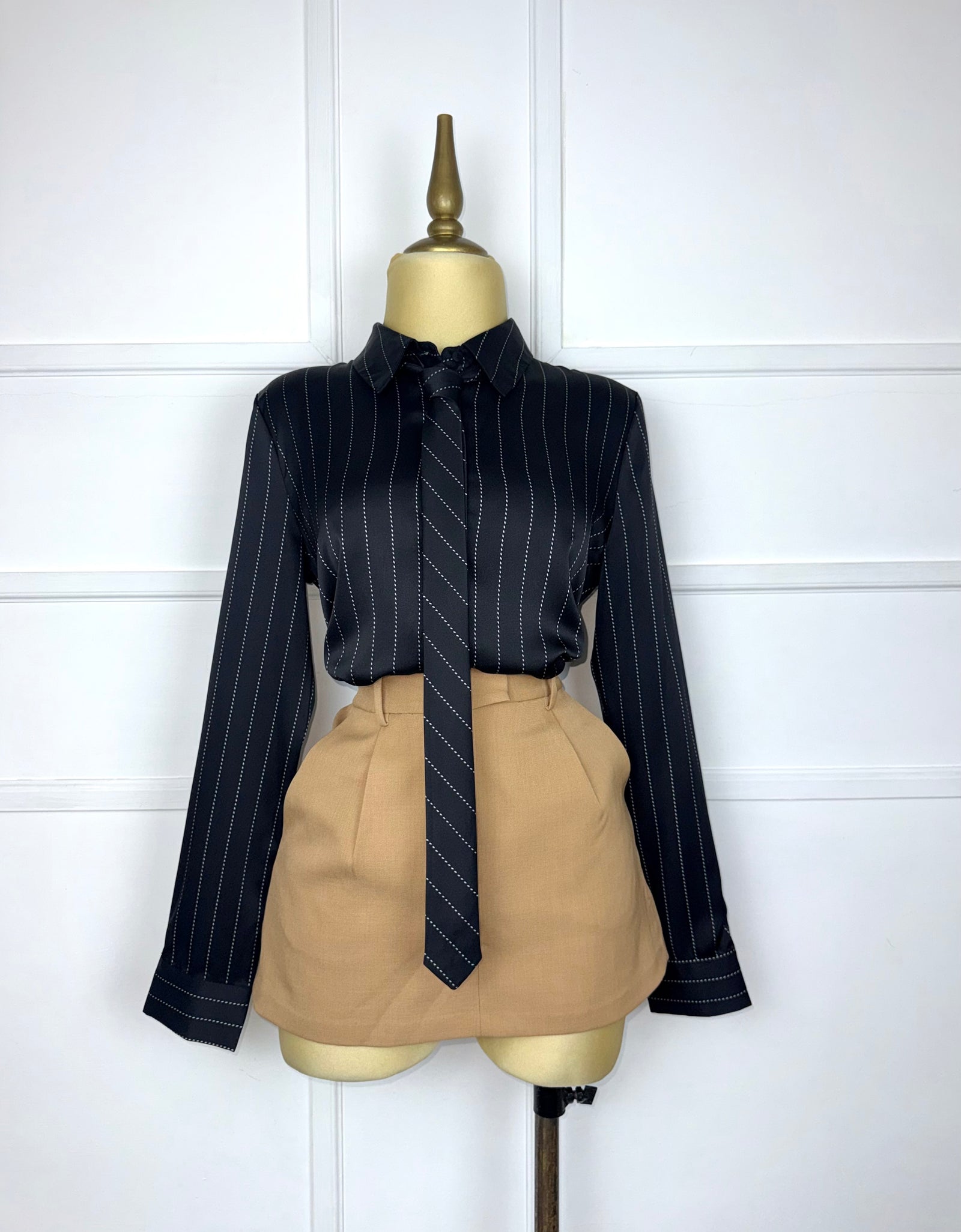 Camisa líneas con corbata