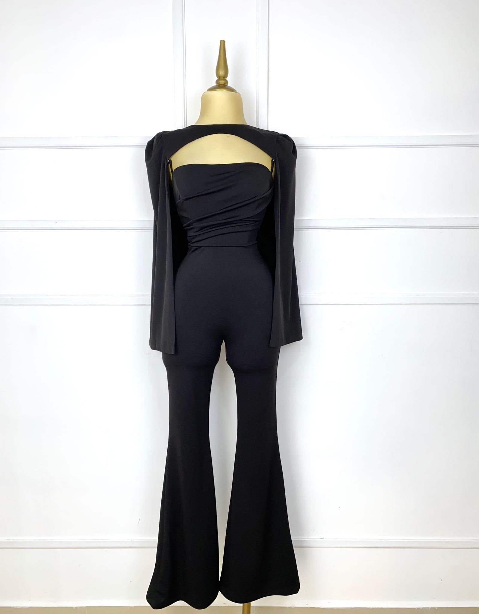 Palazzo negro con capa