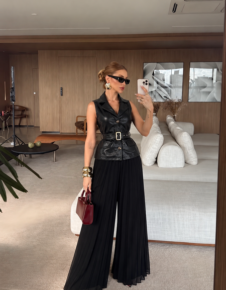 Set negro de vinipiel con plisado