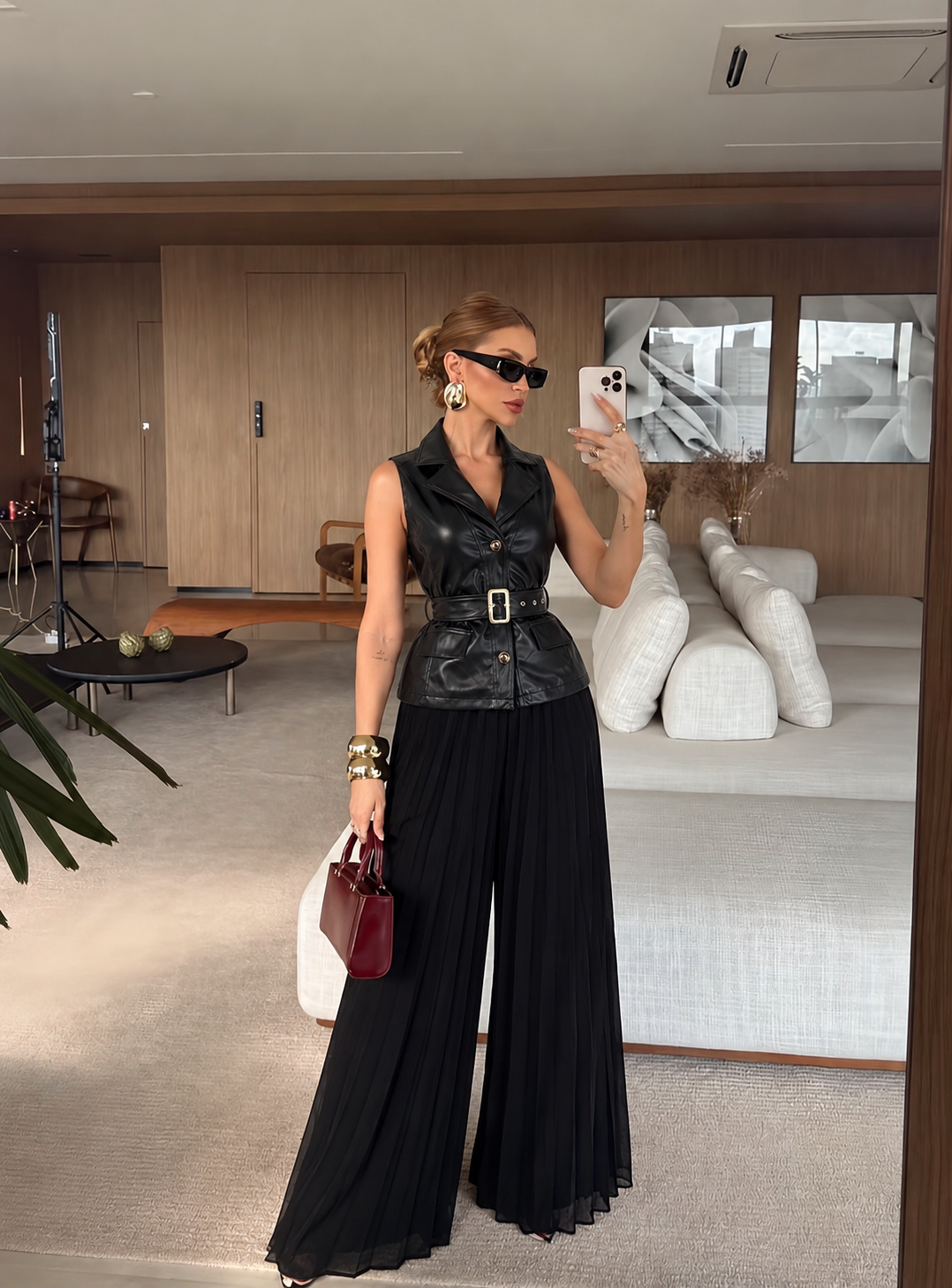 Set negro de vinipiel con plisado