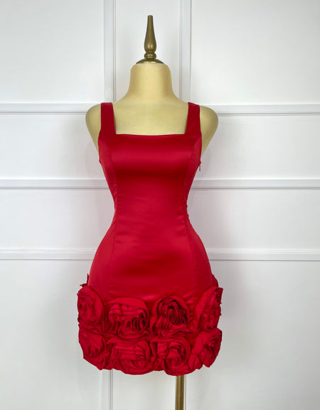 Vestido corto rojo con flores 3D