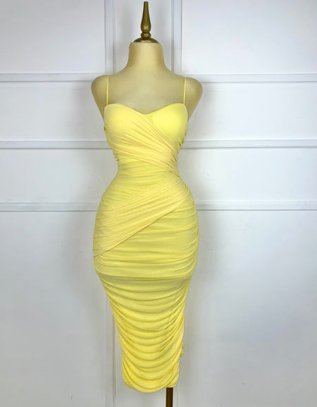 Vestido midi amarillo drapeado