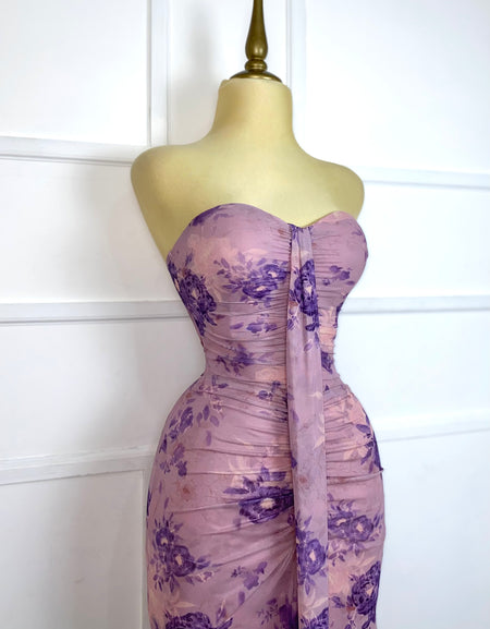Vestido lila strapless con estampado