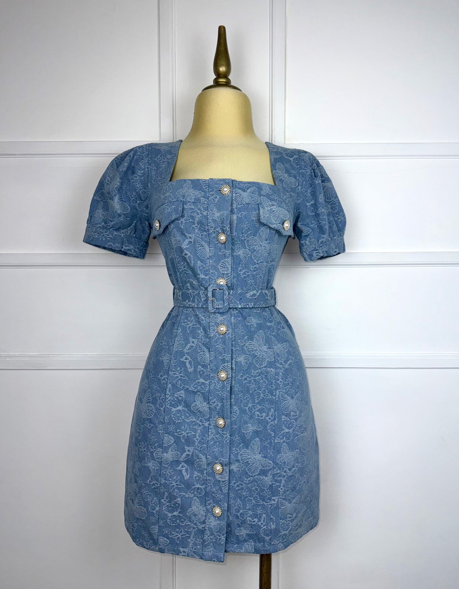 Vestido mezclilla con estampado mariposas y cinto