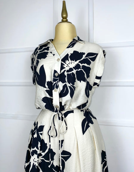 Set beige con flores negras