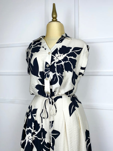 Set beige con flores negras