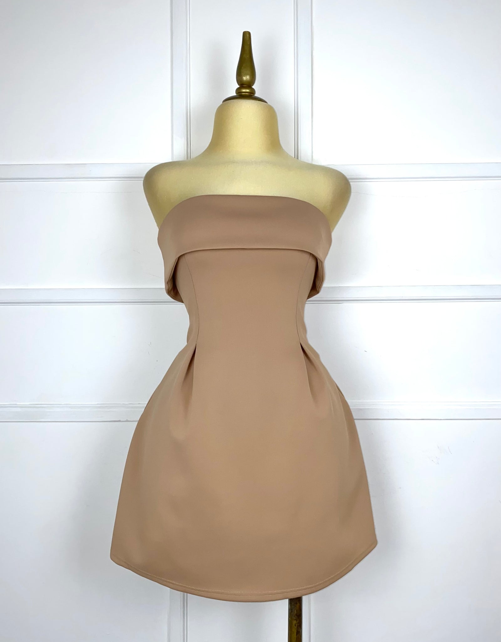 Vestido corto strapless