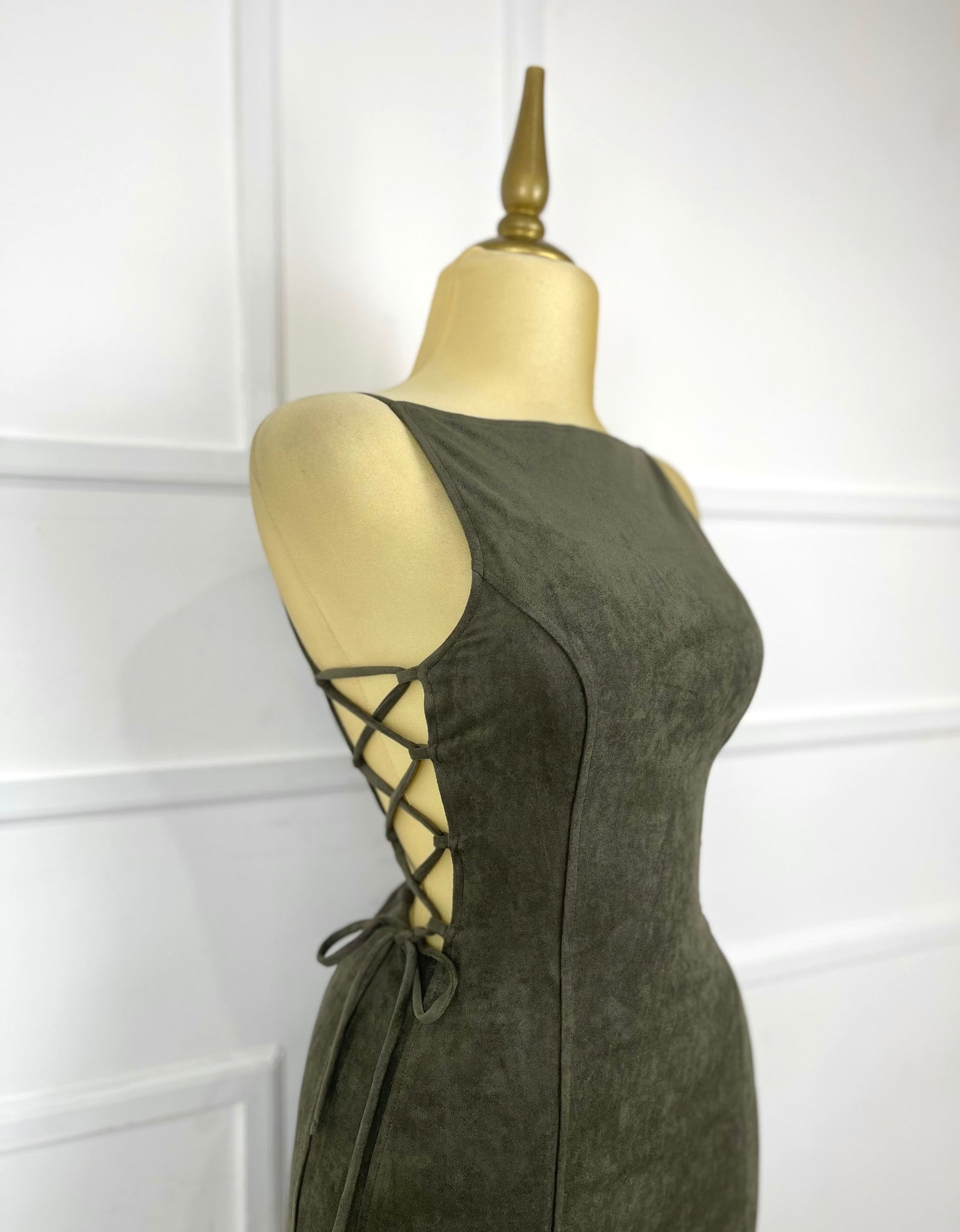 Vestido verde olivo gamuza con listones