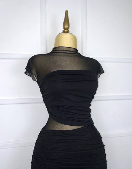 Vestido negro mesh asimétrico con transparencia