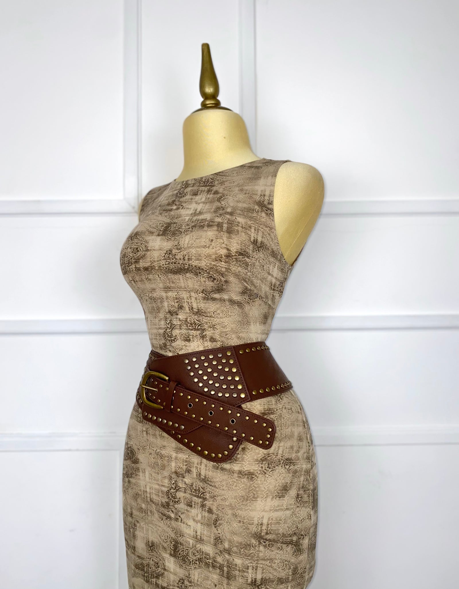 Vestido estampado con abertura y cinto