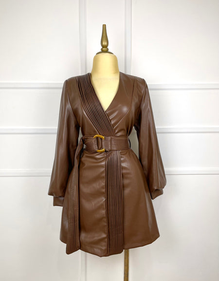 Vestido café tipo blazer vinipiel