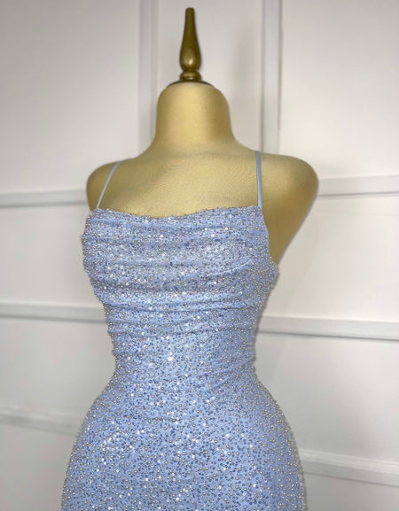 Vestido corto azul con pedrería