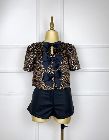 Short negro vinipiel