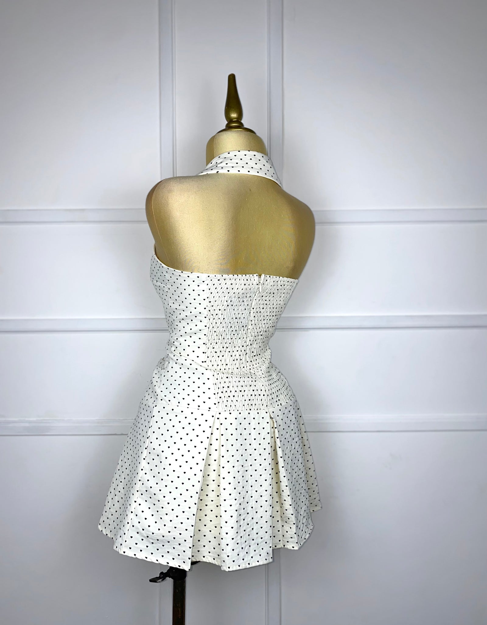 Vestido beige estampado corazones