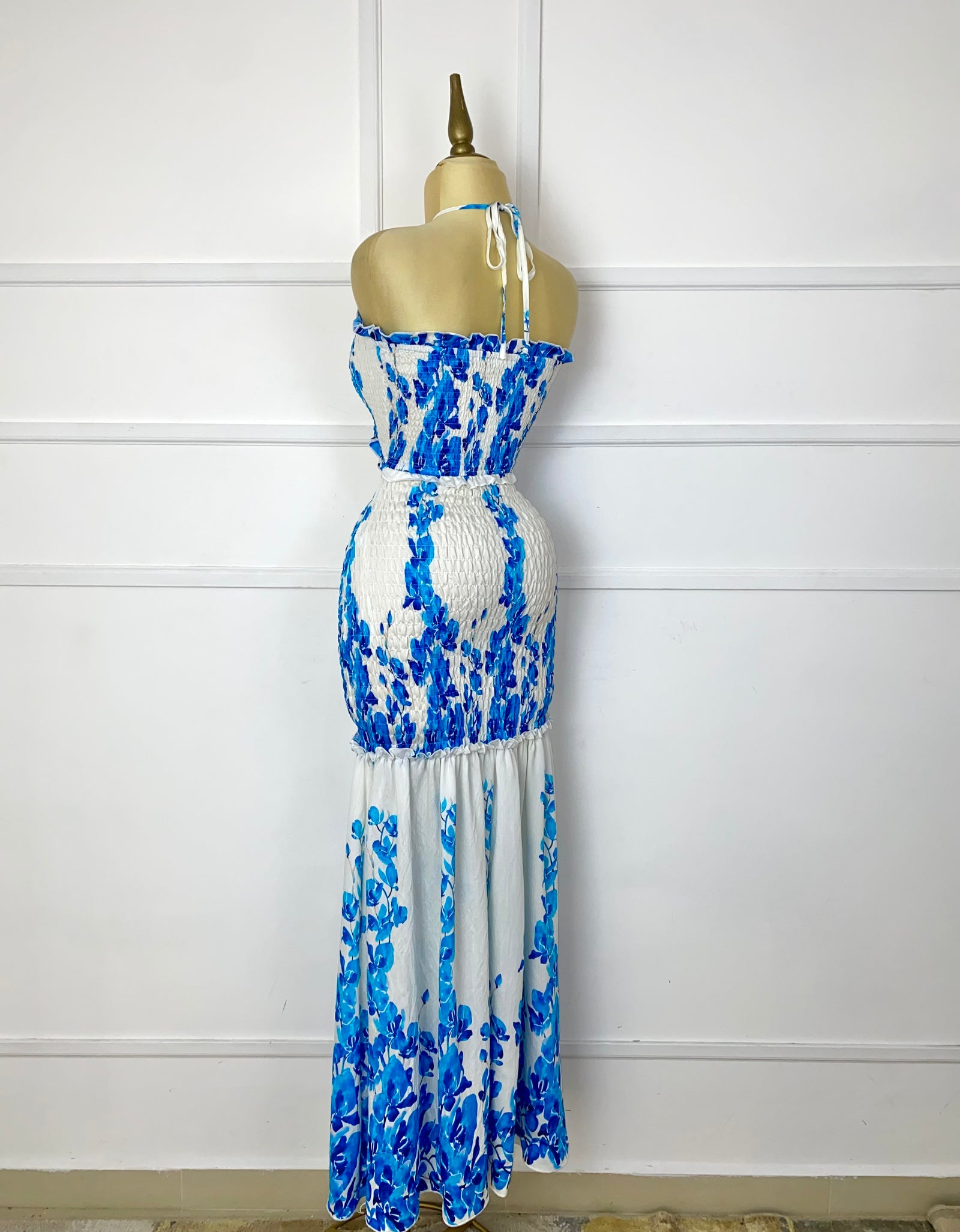 Vestido largo drapeado con estampado azul